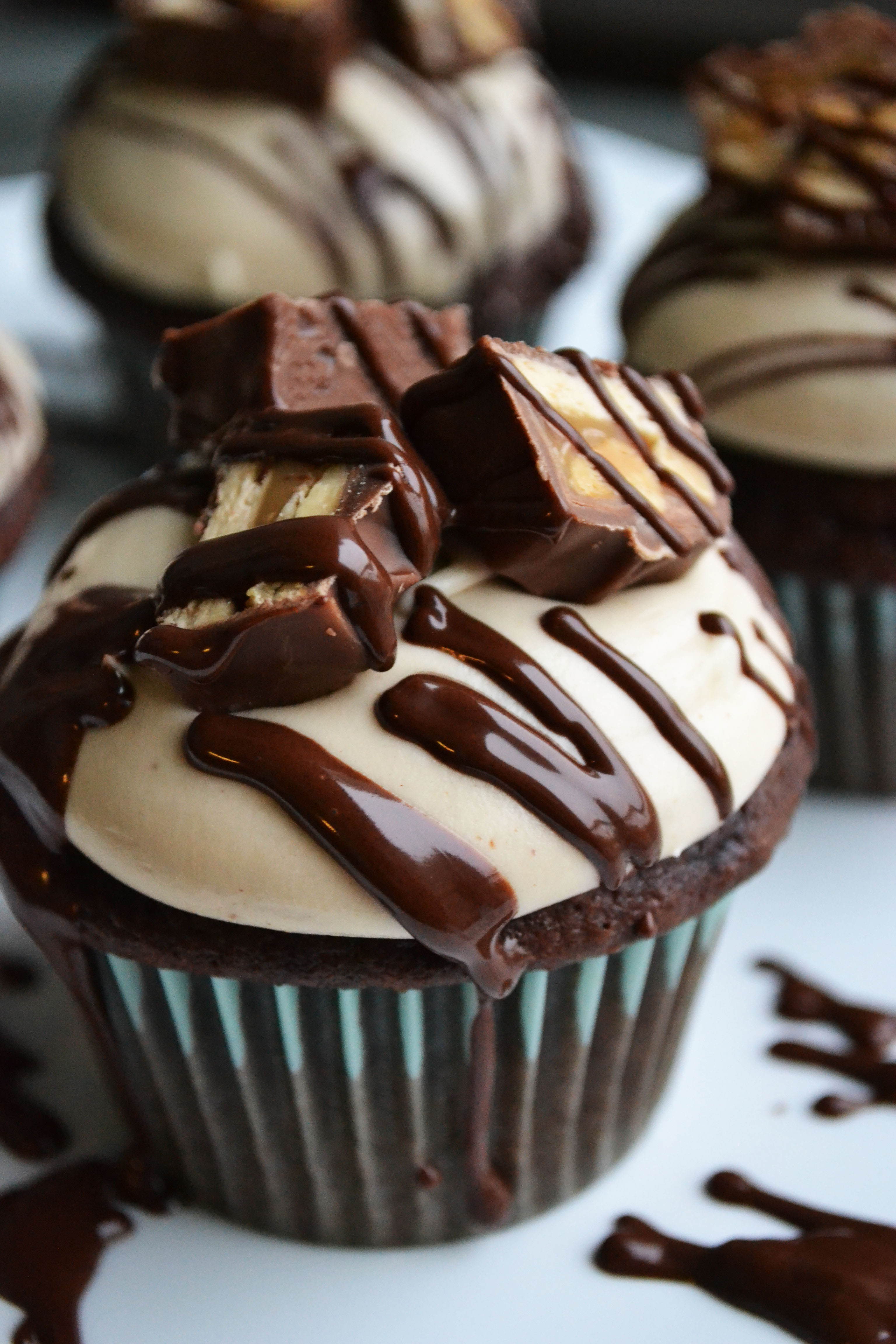 Snickers Cupcakes – DarryCakes