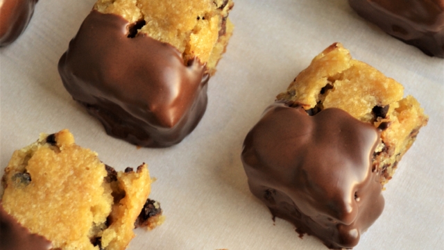 Chocolate Chip Banana Bread Brownie Bites