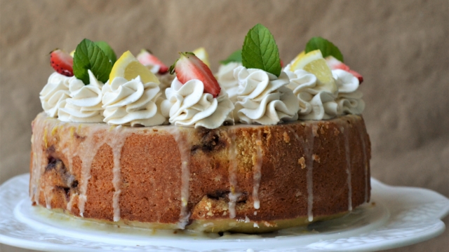 strawberry-lemon-bundt-cake-10